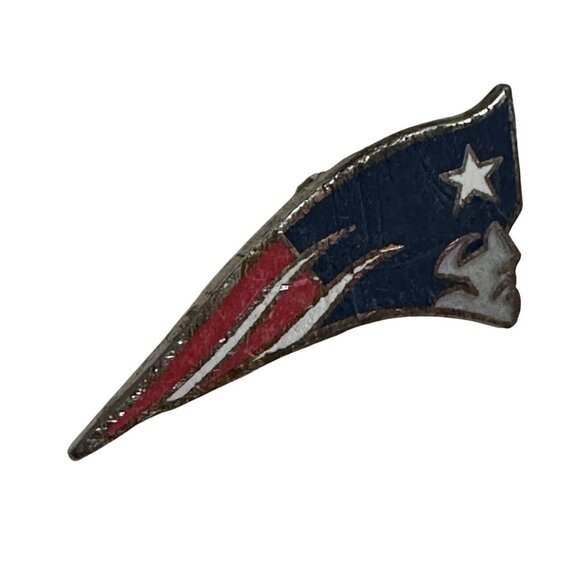 Vintage 2002 New England Patriots Lapel Pin By Aminco Peter David - Picture 1 of 7